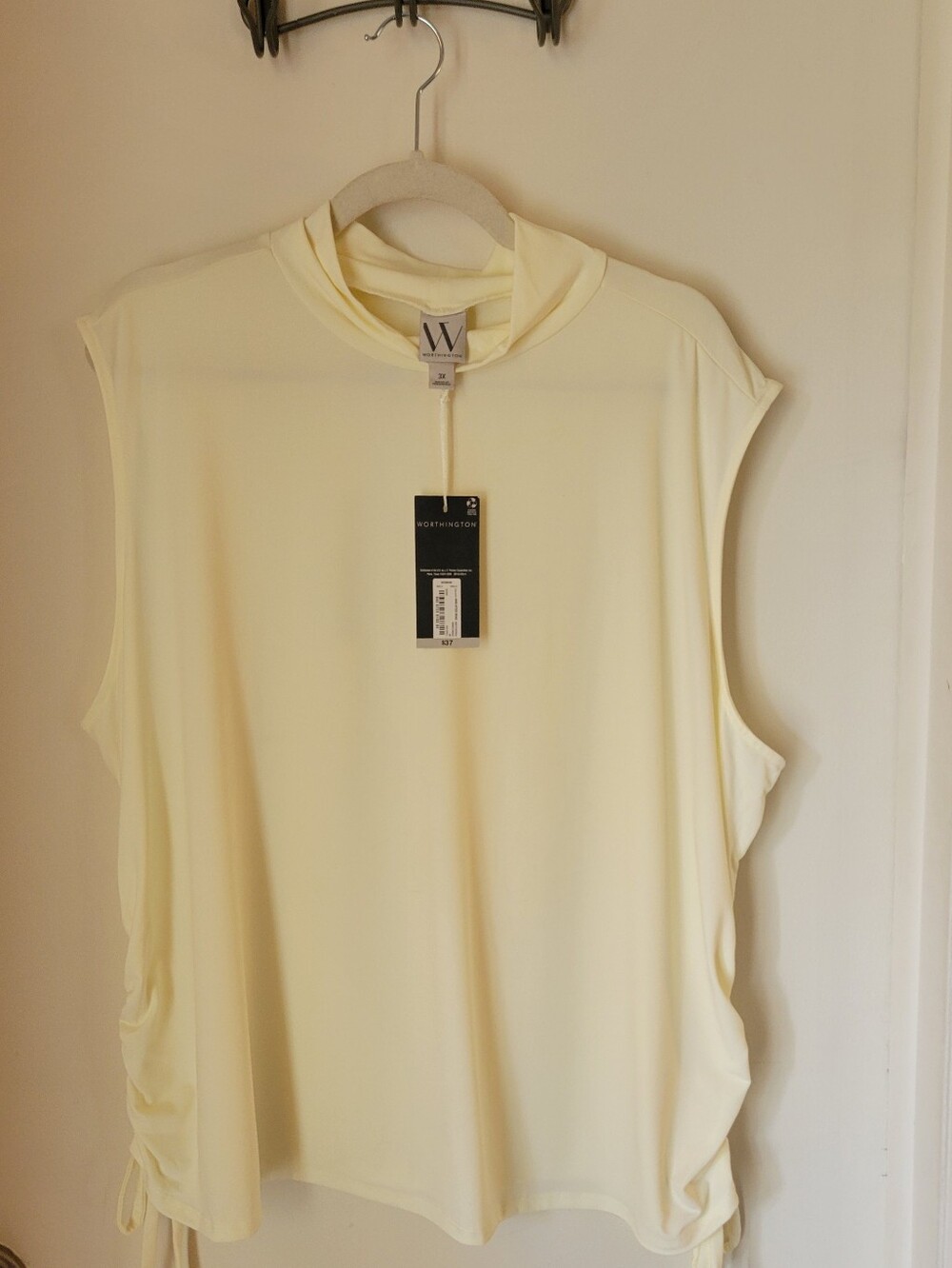 Worthington SleevelessTank Top in Cream.